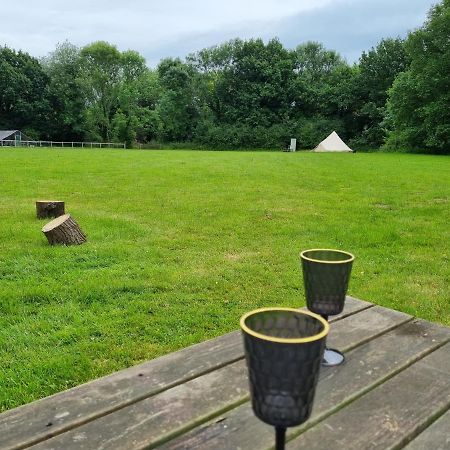 קרואולי Glamping In Style, Prospector Tent מראה חיצוני תמונה